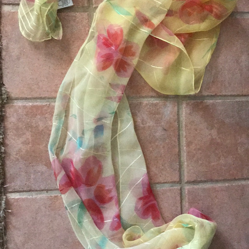 SCARF - Picture 2 of 3